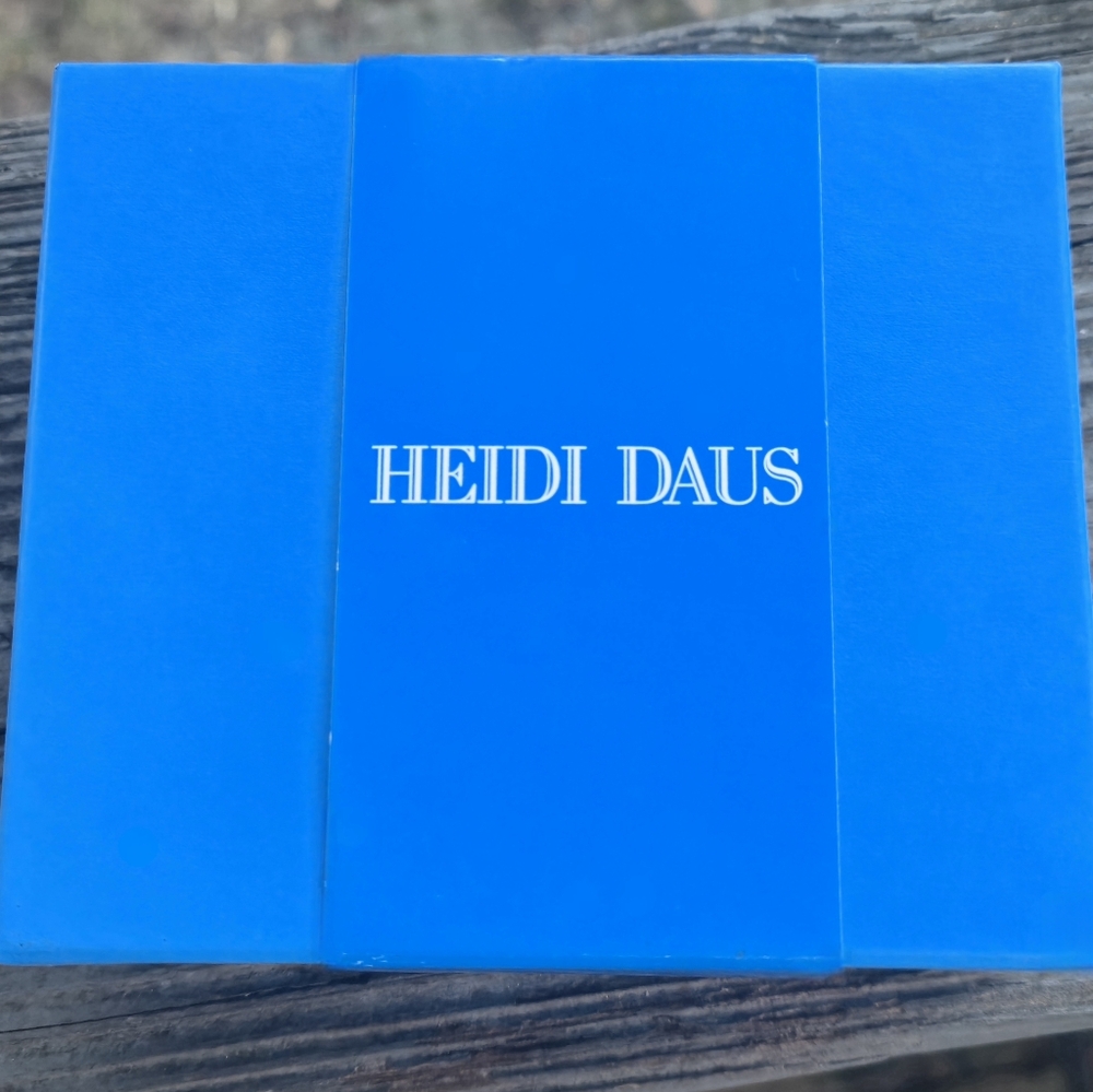 SOLD****Heidi Daus Spooktacular Ghost Designer Signed Brooch Pin original box 👻 - Picture 10 of 11
